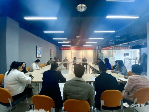 汉阴县举办电子商务诚信示范企业授牌仪式，为十家标杆企业授牌